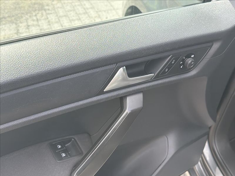 Volkswagen Caddy 2,0 TDi 75 Kw MAXI tažné NAVI - fotka 27 z 27