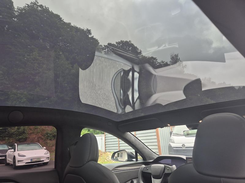 Tesla Model S PLAID PERFORMANCE - fotka 43 z 47