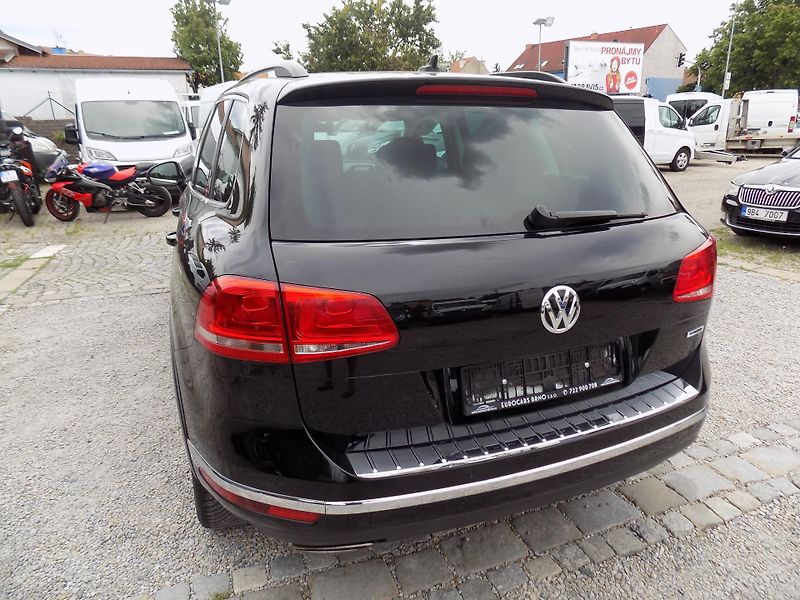 Volkswagen Touareg 3,0TDI 193 KW 4X4 DSG - fotka 14 z 51
