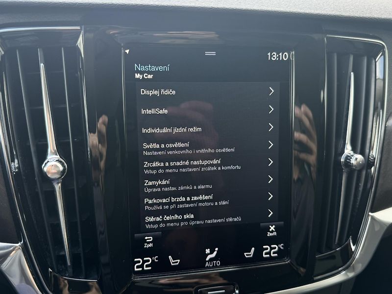 Volvo V90 CC D4 AWD/TZ/pneu REZERVACE - fotka 40 z 50