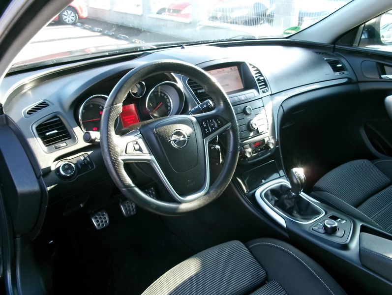 Opel Insignia (2010) 2.0 CDTi - ZADÁNO - fotka 26 z 31