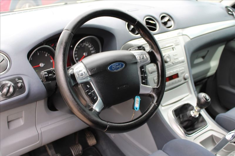 Ford S-MAX 2,0 TDCI  NOVÉ V ČR - fotka 20 z 26