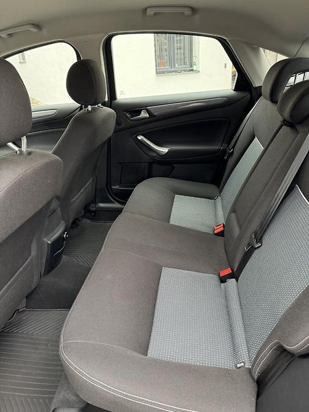 Ford Mondeo 1.6 TDCi 85 kW - fotka 15 z 16