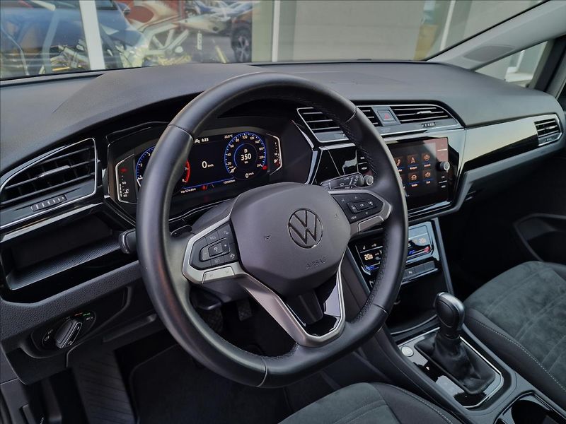 Volkswagen Touran 1.5 TSI DSG Evo Highline,ČR - fotka 20 z 50