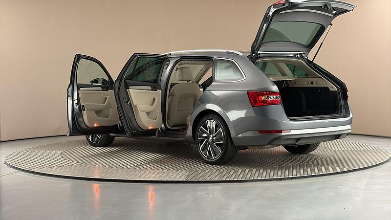 Škoda Superb 2.0 TDI DSG 4x4 Style Combi - fotka 7 z 34