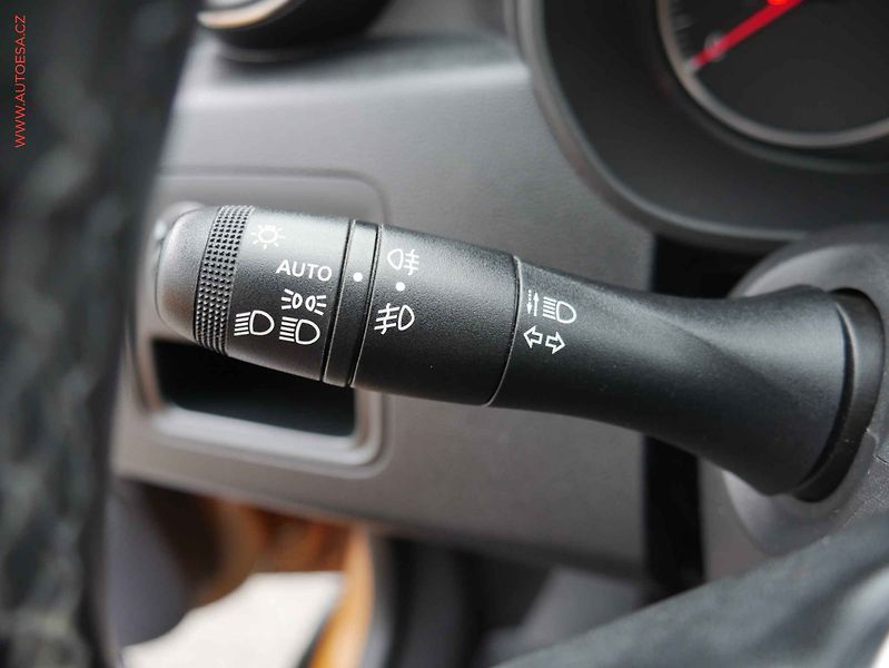 Dacia Duster (2018) 1.6i, ČR, AC, park.kamera - fotka 17 z 21