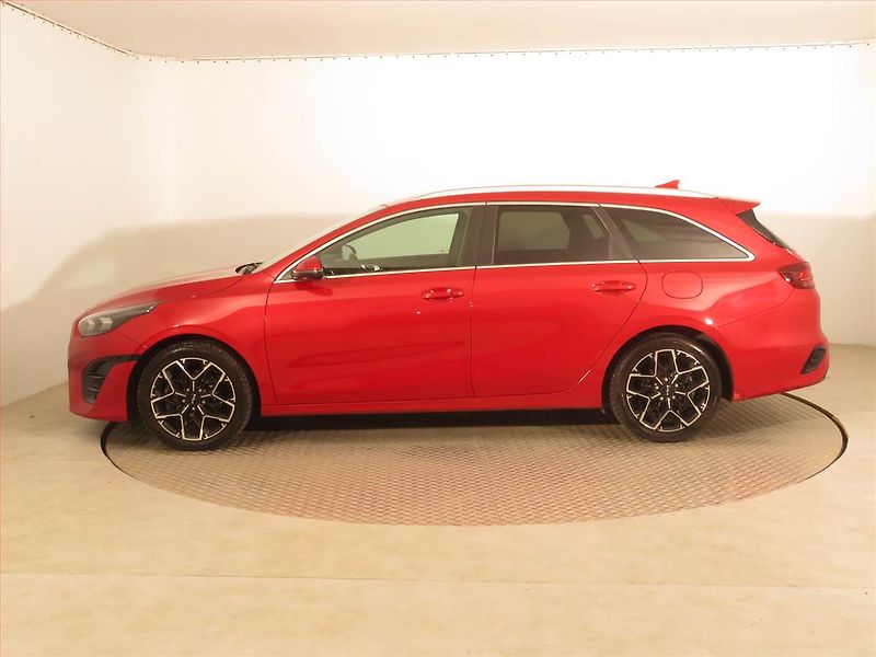 Kia Ceed (2022) GT Line 1.5 T-GDI, Serv.kniha - fotka 3 z 17