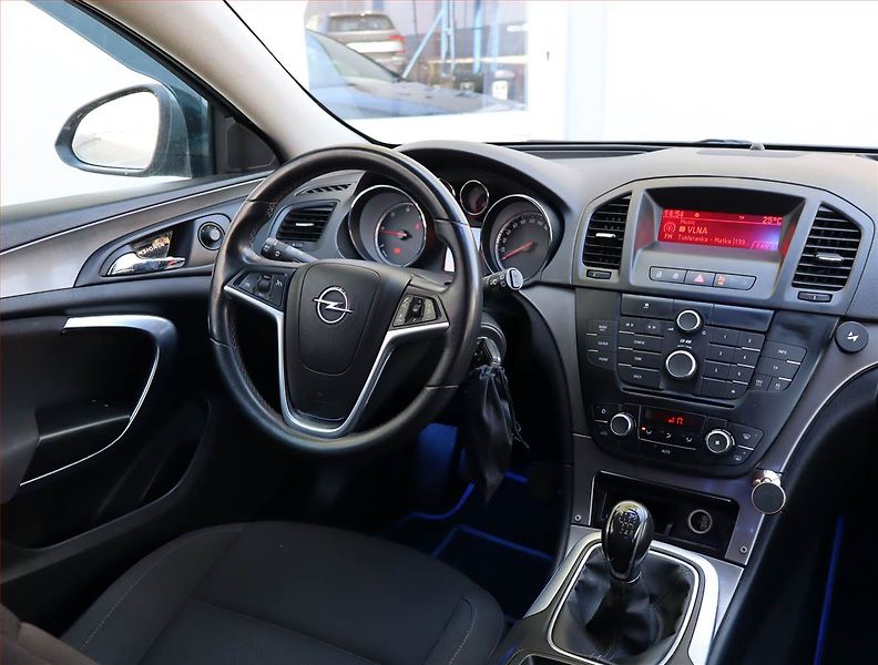 Opel Insignia (2010) 2.0 CDTI, Serv.kniha, nová STK - fotka 7 z 16