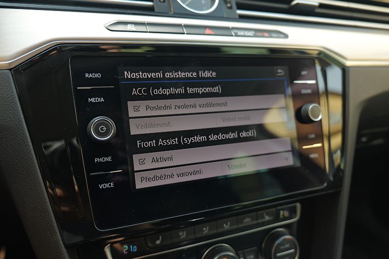 Volkswagen Passat 162kW Alltrack DCC NezTop 360 - fotka 29 z 42