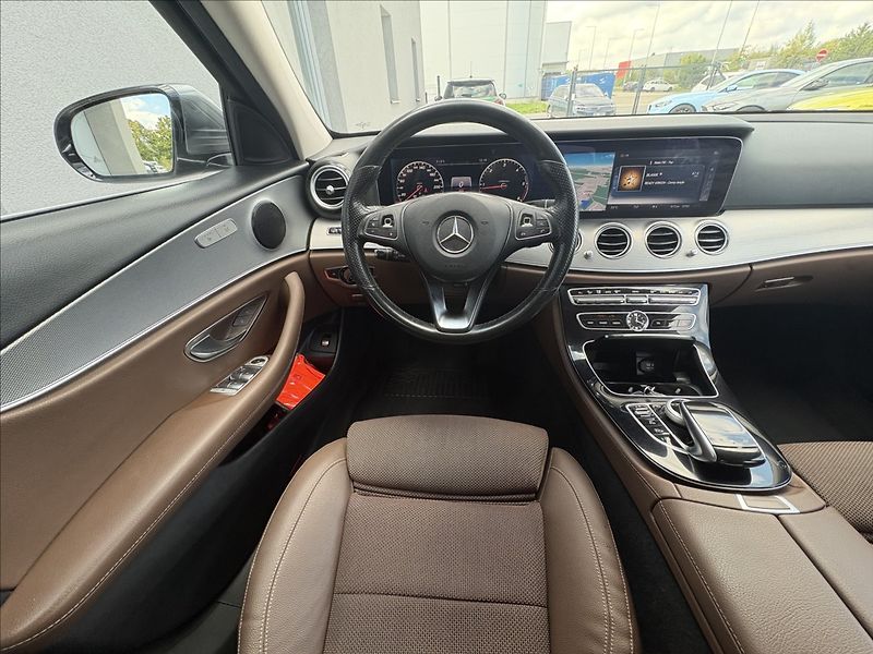 Mercedes-Benz Třídy E 2,0 220 d - fotka 10 z 28