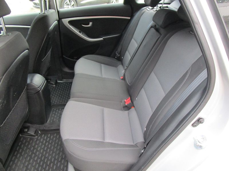 Hyundai i30 1,6-88KW-KOUPEN V ČR-1.MAJITEL - fotka 8 z 13