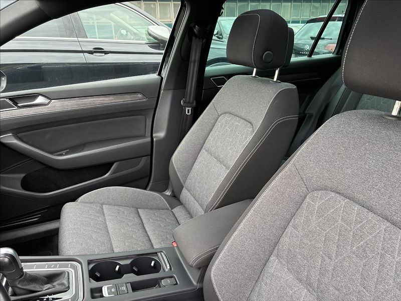 Volkswagen Passat 2,0 PANORAMA,WEBASTO,TAŽNÉ - fotka 10 z 28