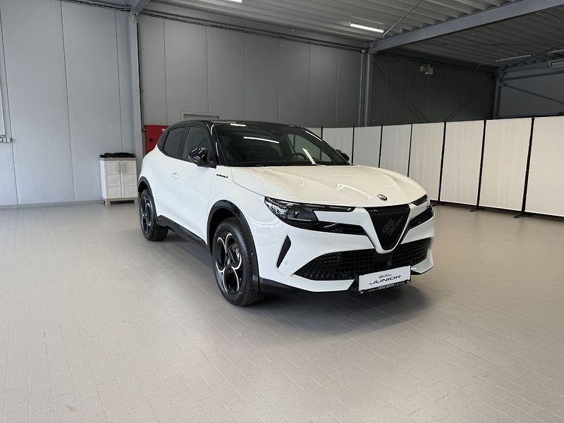 Alfa Romeo Junior (2025) Ibrida Q4 Speciale 1.2 Turbo H - fotka 6 z 22