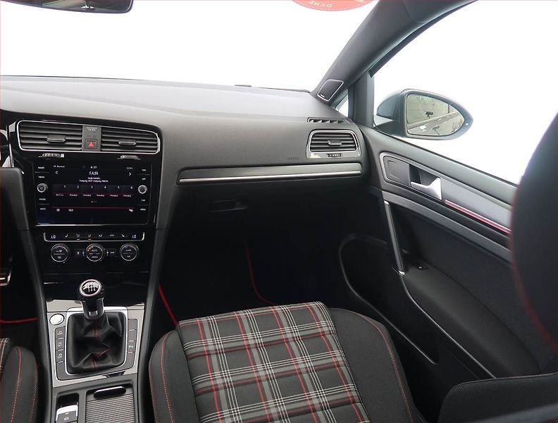 Volkswagen Golf (2019) 2.0 GTI Performance - fotka 8 z 24