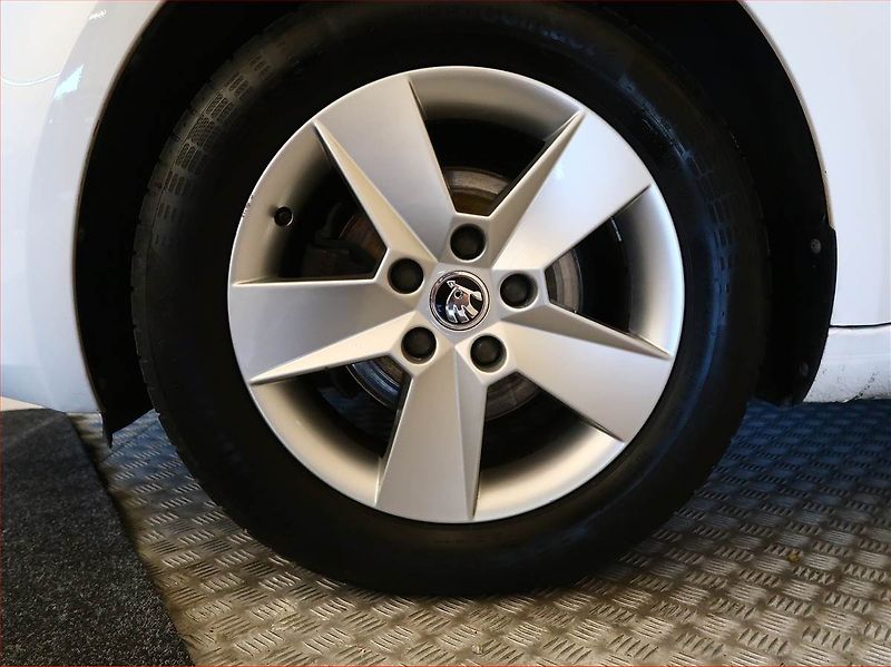 Škoda Octavia (2017) 1.6 TDI, Serv.kniha, Tempomat - fotka 14 z 14
