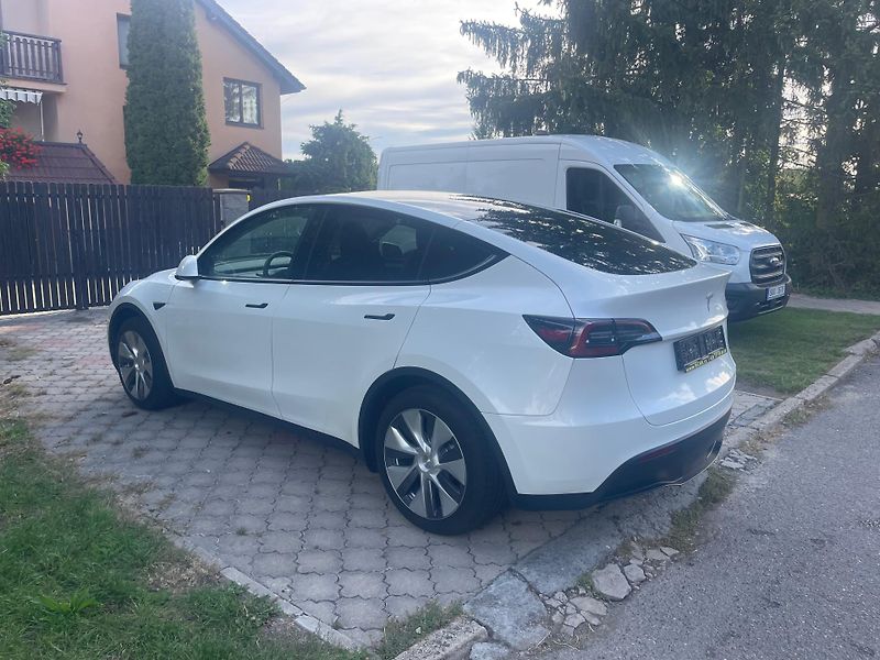 Tesla Model Y RWD 235kw 95,0 % - fotka 4 z 40