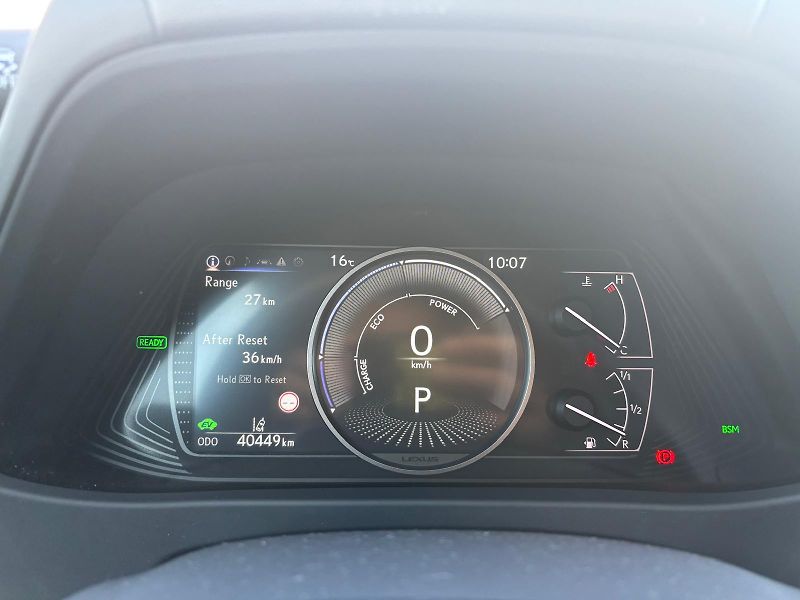 Lexus UX 250h 2,0 HSD F Sport Design AWD - fotka 16 z 29