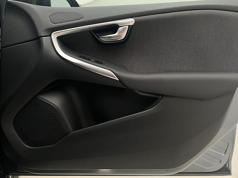 Volvo V40 CC D3 PLUS AUT - fotka 39 z 39