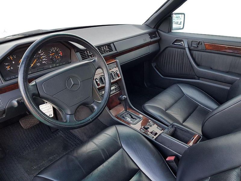 Mercedes-Benz Ostatní 300 CE-24CA KABRIO - fotka 15 z 21