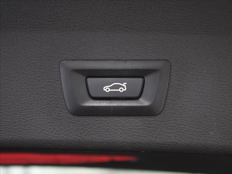 BMW X1 2,0 18d xDrive AT 126tkm.ČR - fotka 22 z 24