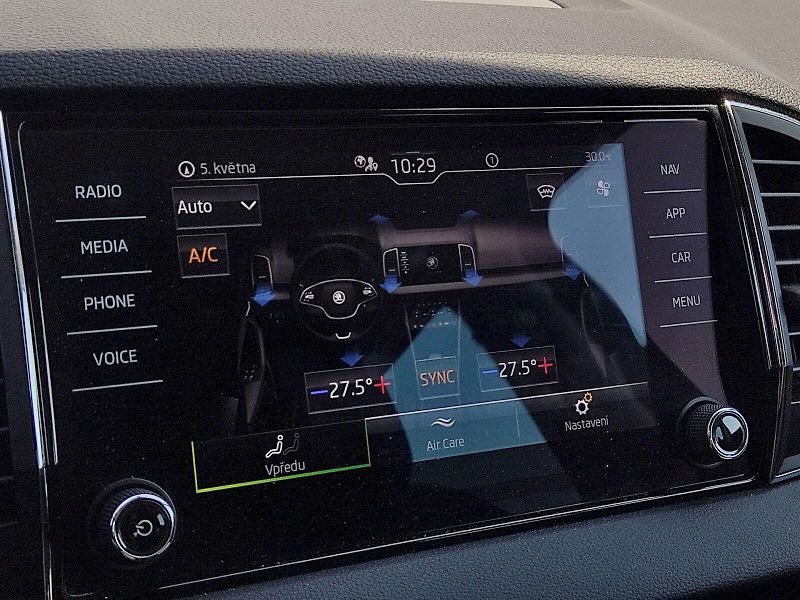 Škoda Karoq (2020) Style 1,5 Tsi 110 Kw DSG - fotka 10 z 43