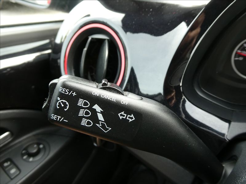 Seat Mii 1,0 MPi 55kW FR line 1.MAJITEL - fotka 30 z 38