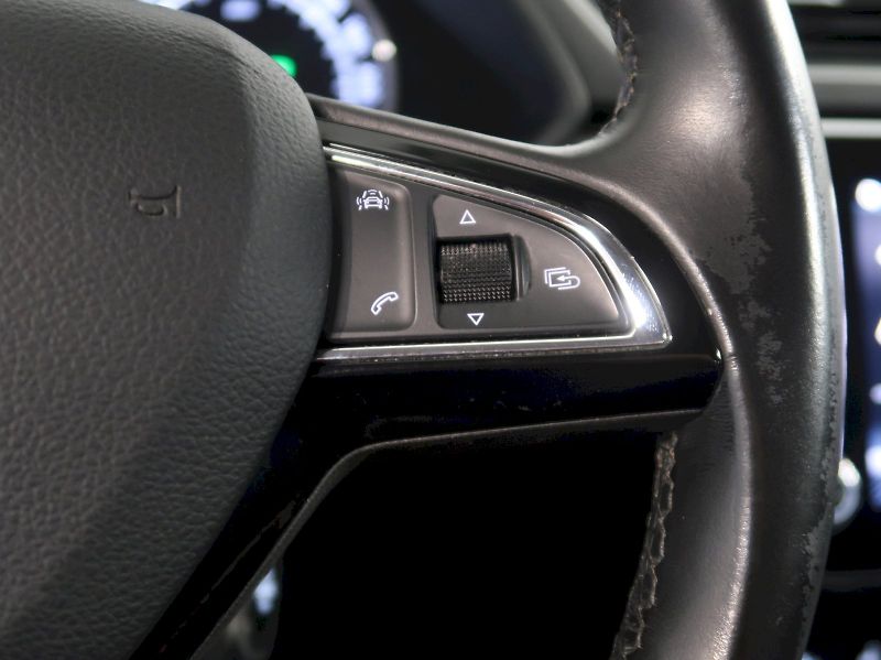 Škoda Superb (2018) STYLE 2.0TDI 140KW DSG CANTON - fotka 21 z 42