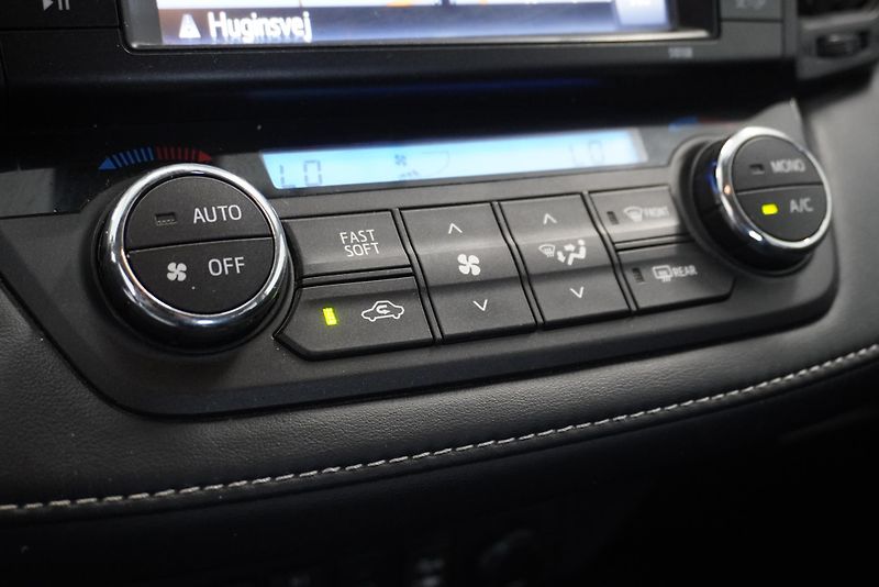 Toyota RAV4 2,5 HYBRID 4X2 AUT. - fotka 21 z 30