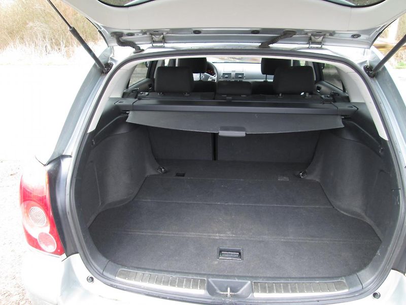 Toyota Avensis (2008) 2,2  130 KW - fotka 14 z 24