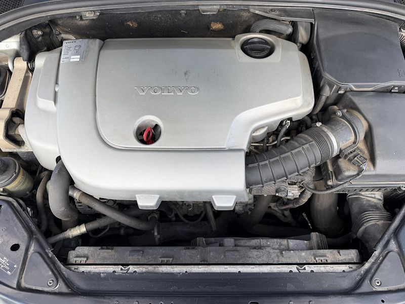 Volvo V70 2.4 D5 KŮŽE NAVIGACE SERVISKA - fotka 43 z 44