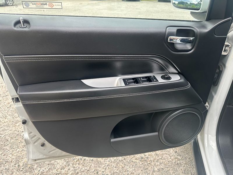 Jeep Compass (2014) 2.2CRDi NAVI/VÝHŘEV/1 MAJ - fotka 11 z 32