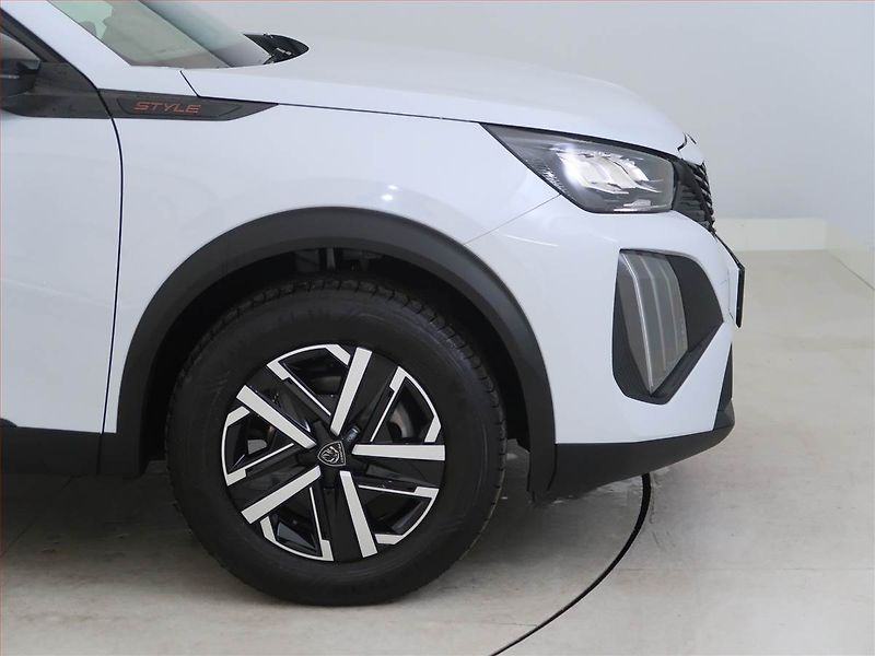 Peugeot 2008 (2025) Style 1.2 PureTech - fotka 14 z 16