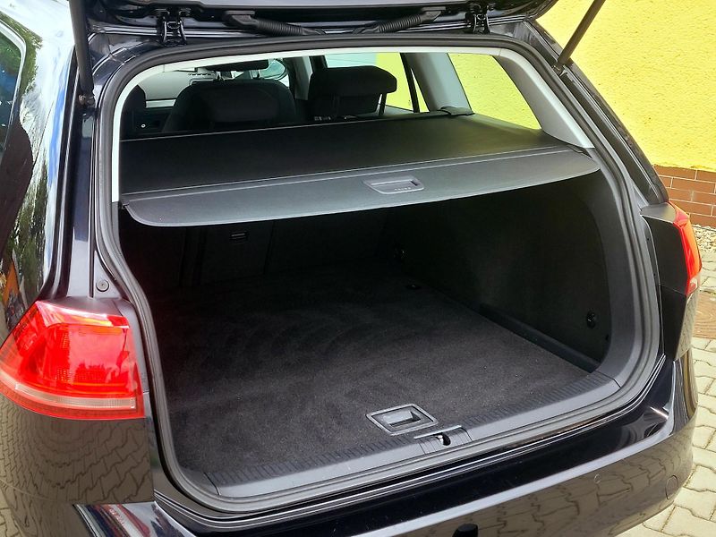 Volkswagen Golf 1,2TSi *SERV.KNIHA*            - fotka 14 z 45