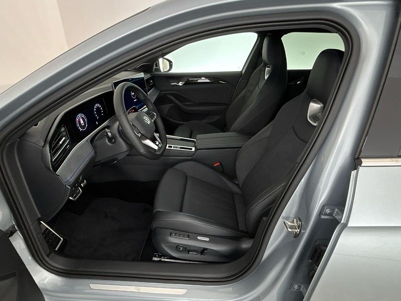 Volkswagen Passat (2025) R-Line People - fotka 7 z 31