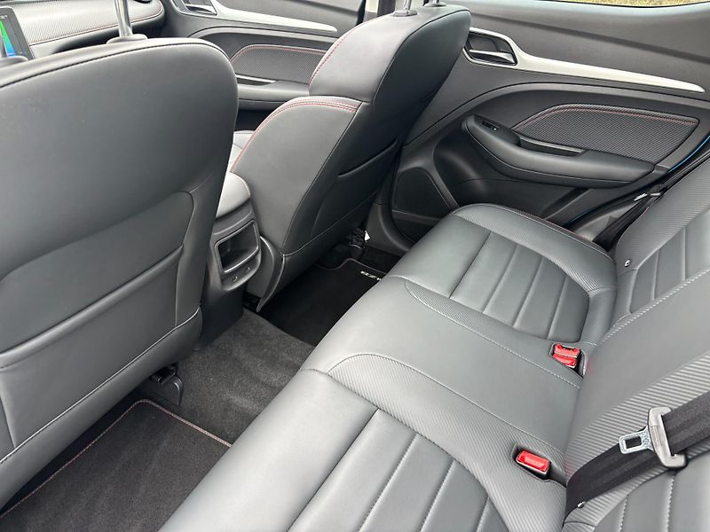 MG ZS 1.0 TGI 82 kW Elegance - fotka 25 z 29