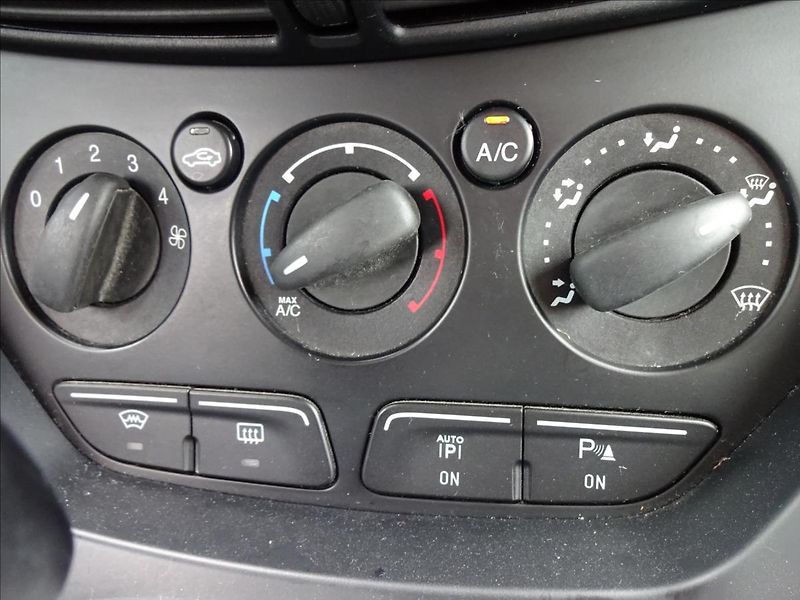Ford C-MAX 2,0 TDCi 103kW AUTOMAT - fotka 37 z 47