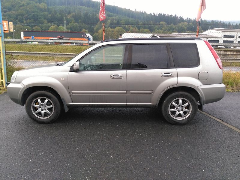 Nissan X-Trail 2,5i AWD /121 kW/ Automat - fotka 36 z 37
