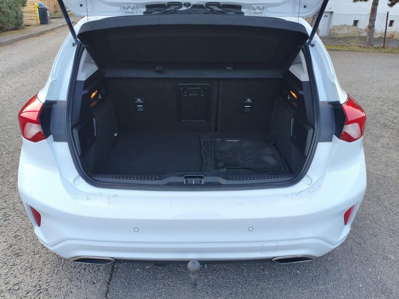 Ford Focus (2018) 2,0 Tdci 110Kw Vignale 8AT - fotka 29 z 38