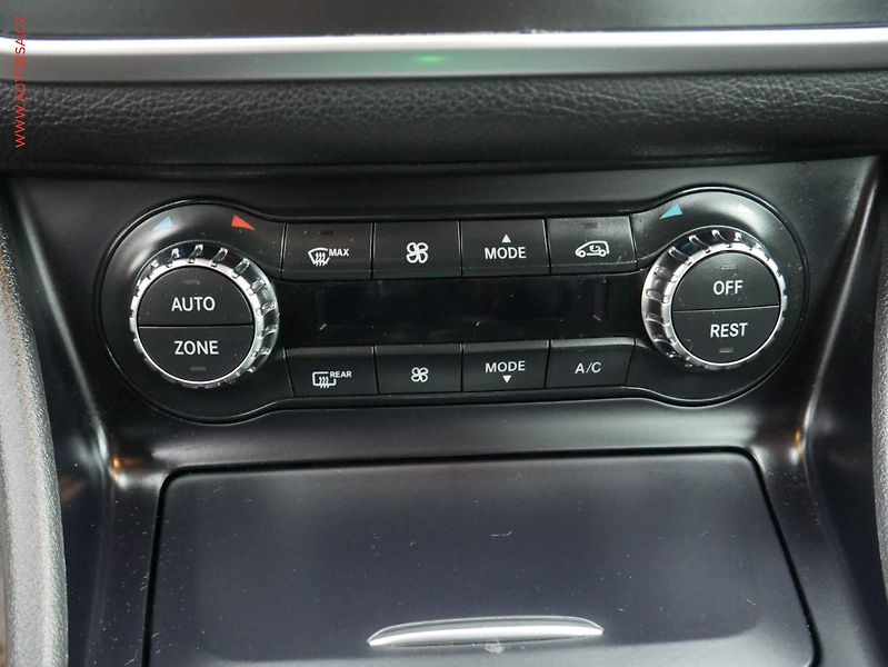 Mercedes-Benz GLA (2016) 250 4Matic 4Mat, ČR, AT - fotka 13 z 16
