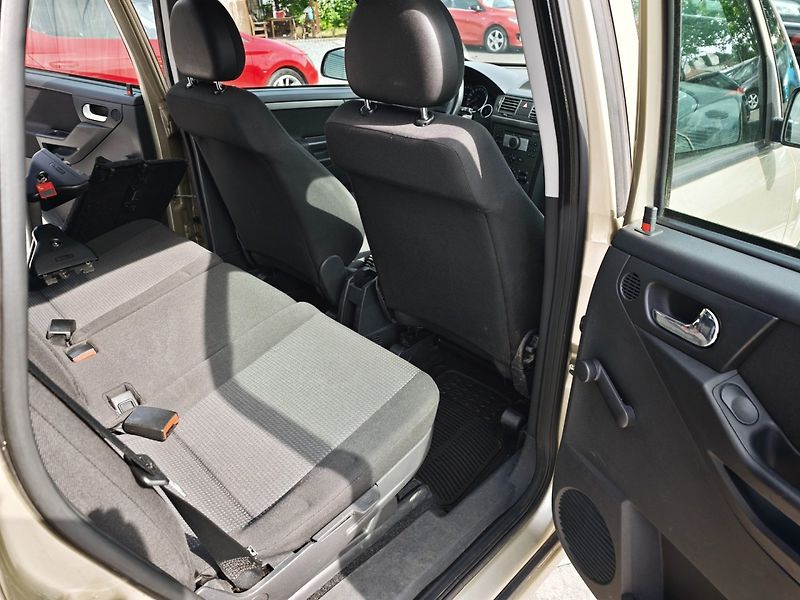 Opel Meriva (2010) 1,4i 16v 66 Kw Klima - fotka 15 z 18