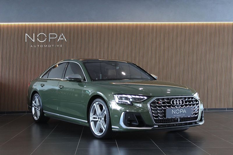 Audi S8 B&O-Adv. Carbon Matrix Pano TV - fotka 2 z 52