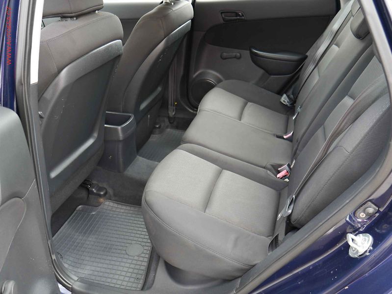 Hyundai i30 (2007) 1.4i, AC, STK5/28 - fotka 10 z 16