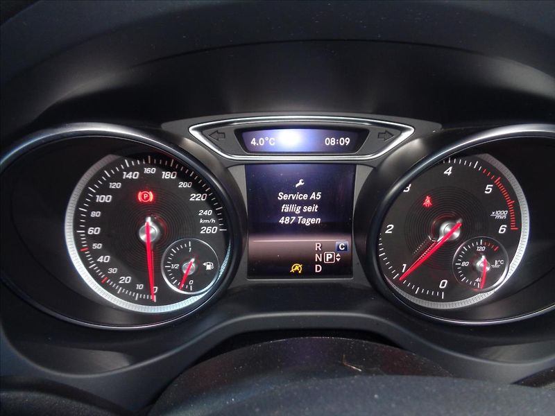 Mercedes-Benz CLA 2,2   200 D - fotka 8 z 14