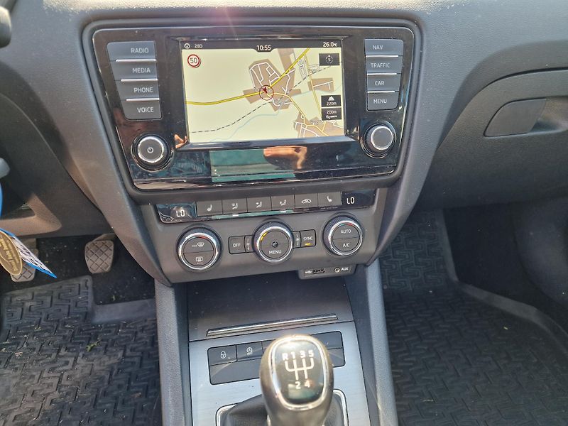 Škoda Octavia 1,6TDI 81KW JOY NAVI - fotka 13 z 19