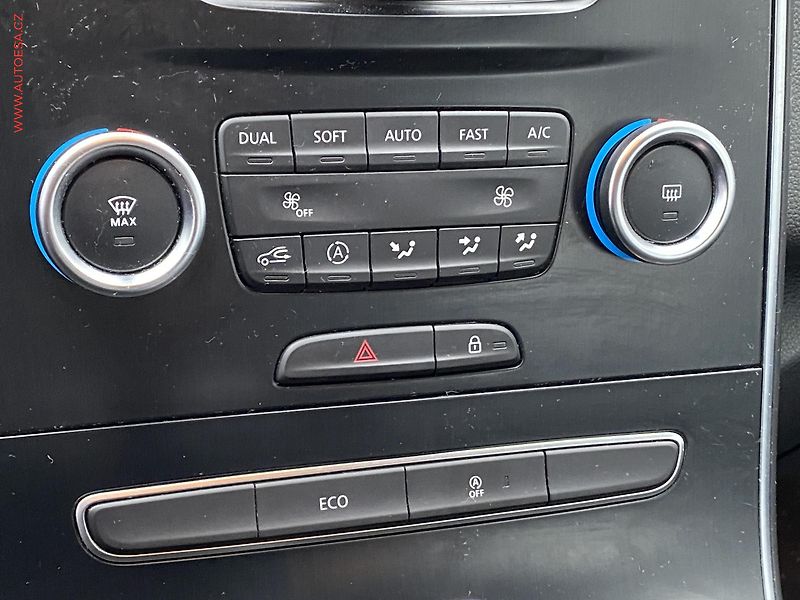 Renault Scénic (2017) 1.2 TCe, 1.maj,ČR, AAC, tempo - fotka 14 z 18