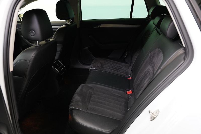 Škoda Superb - fotka 24 z 26