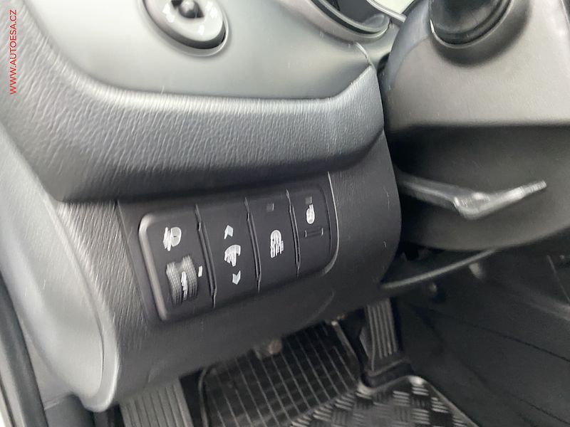 Kia Ceed (2015) 1.4 i, Style, TZ,  výhřev sed - fotka 13 z 14