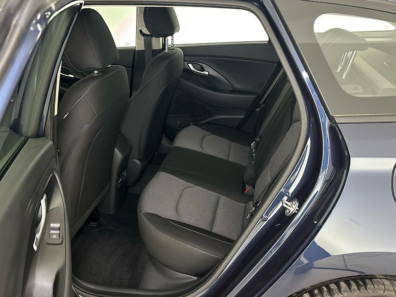 Hyundai i30 Smart DCT - fotka 8 z 26