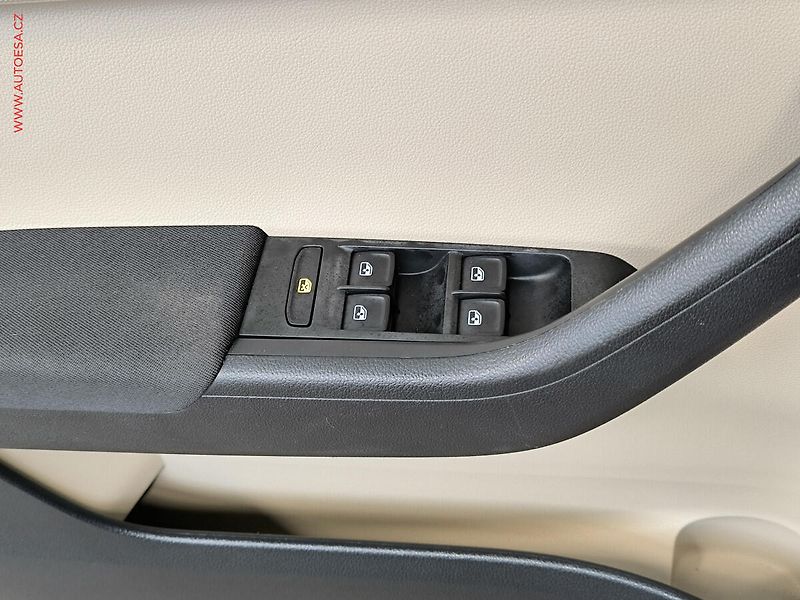 Škoda Fabia (2015) 1.2 TSI, ČR, AC, tempo, park - fotka 17 z 17