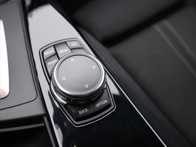 BMW Řada 3 2,0 320d xDrive 140kW Sport - fotka 21 z 29